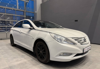 Подержанный автомобиль Hyundai Sonata 2012 года (6 фото)