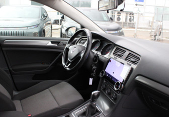 Подержанный автомобиль Volkswagen Golf Hatchback 2013 года (8 фото)