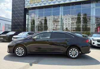 Подержанный автомобиль Toyota Corolla Sedan 2019 года (8 фото)