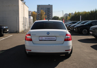 Подержанный автомобиль Skoda Octavia Liftback 2018 года (4 фото)