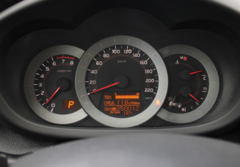Подержанный автомобиль Toyota RAV4 2011 года (22 фото)