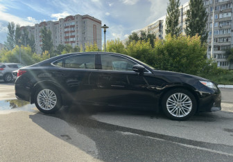 Подержанный автомобиль Lexus ES 2014 года (4 фото)